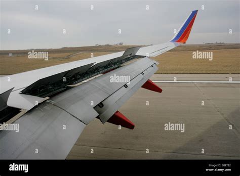 Airplane wing flap hi-res stock photography and images - Alamy