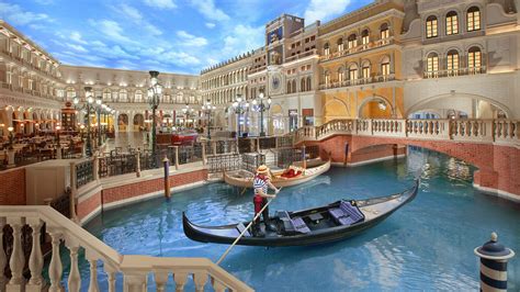 Indoor & Outdoor Gondola Rides | The Venetian® Las Vegas