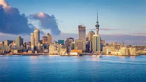 Auckland skyline at sunrise, Auckland, New Zealand | Global People ...