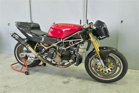 Lot Ducati 888 Racing motorcycle