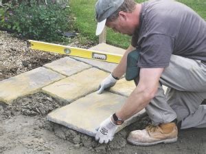 Lay paving slabs on a patio. How to lay paving slabs with our simple ...