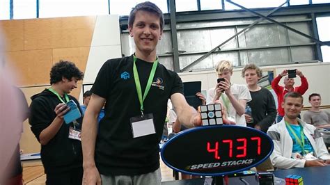 Rubik's Cube Champion Sets New World Record Solving a Rubik's Cube in ...