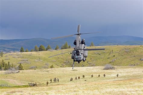 MH-47 Chinook | Military.com