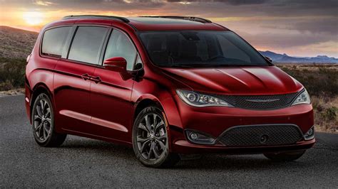 Chrysler Celebrates 35 Years Of Minivans At 2019 Chicago Auto Show ...