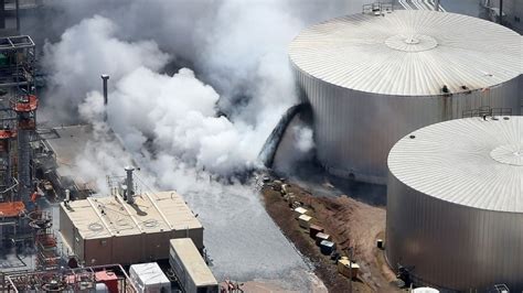 Fire reignites at Husky Energy oil refinery in Wisconsin after being ...