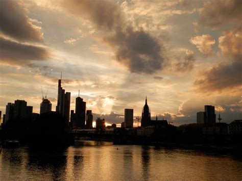 Frankfurt Skyline Sunset 1/2 by Rainbow-Trash on DeviantArt