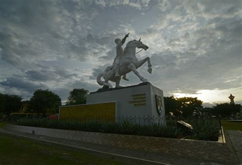 Patung Diponegoro di Alun-alun Kota Magelang