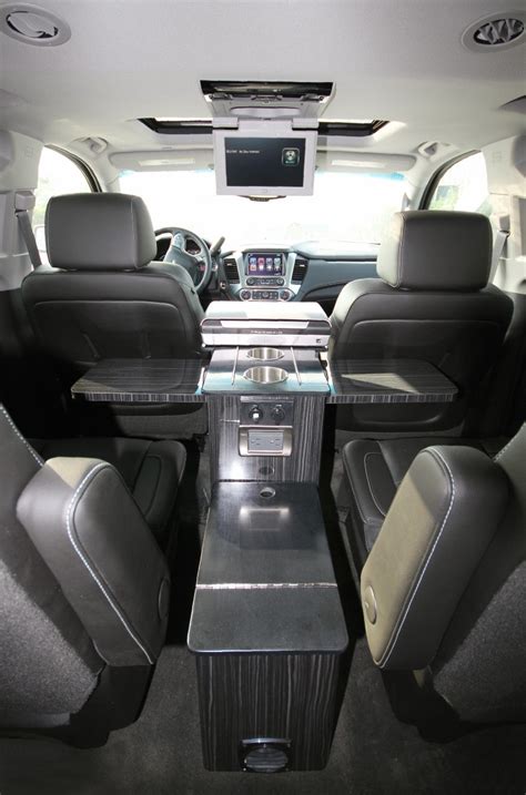 Luxury_Suburban_SUV_Mobile_Office