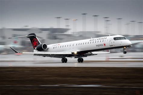 CRJ 900: Details of Canadair regional jet 900, History, Specifications