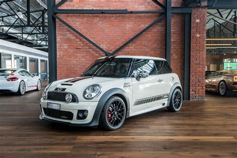 Mini Cooper JCW white (3) - Richmonds