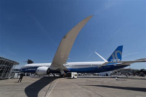 Inside and outside Boeing's 787-10 - CNET