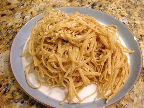 Everyday Vegan: Linguine with Garlic and 'Cheese'