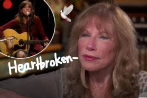 Carly Simon's Heartbroken Message After Losing BOTH Famous Sisters To ...