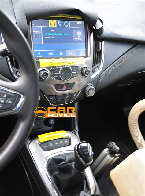 2016 Holden Cruze interior revealed - photos | CarAdvice