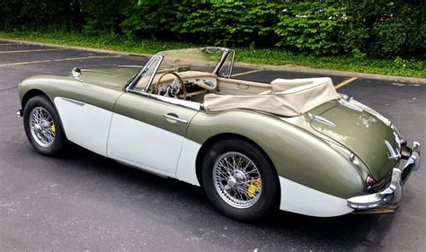 crazyforcars: Austin Healey 3000. Love the...