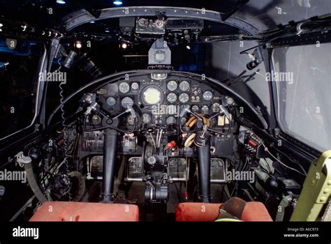 B 25 cockpit hi-res stock photography and images - Alamy