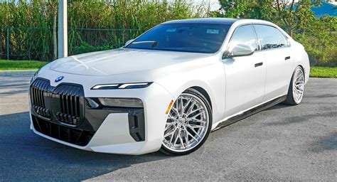 New BMW 7 Series Tries On A Set Of Flashy $9k 22-inch Aftermarket ...