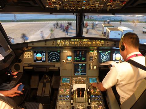 AirAsia Airbus A320 Cockpit by TrafiraAir-1302 on DeviantArt