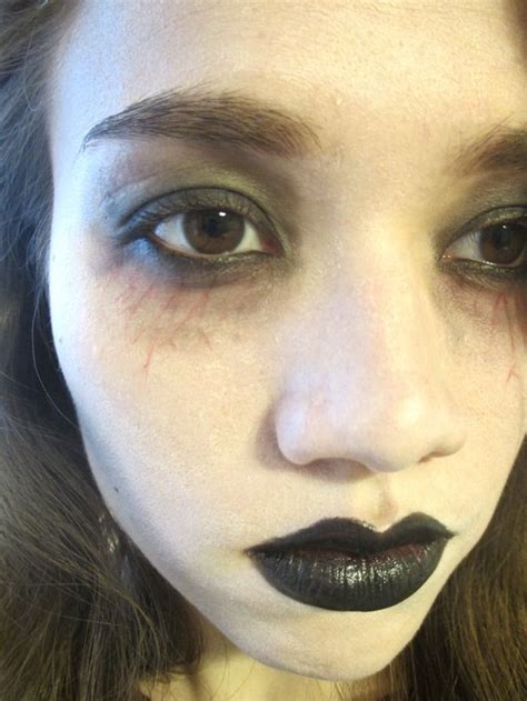 Easy Zombie Makeup That You Can Do With Products You Already Own ...