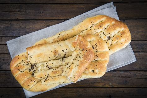 Al Baghdady Makes Phenomenal Iraqi Bread - D Magazine