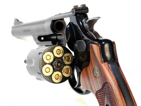 What’s the Difference Between a Pistol and a Revolver? - The Armory Life