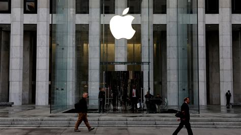 Apple Stock Split Is a Marketing Trick That May Hurt the Dow