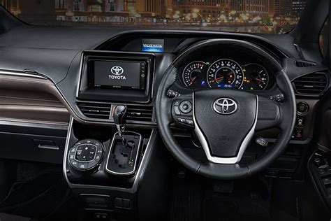 Toyota Voxy 2021 Images - Check Interior & Exterior Photos | OtO