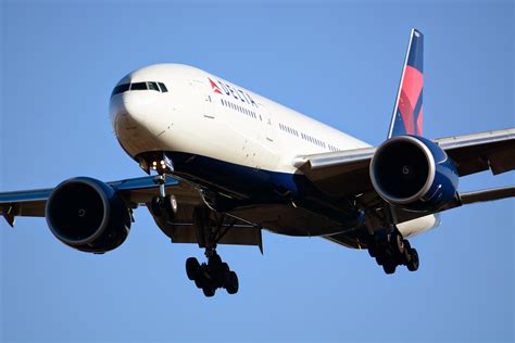 File:Delta Air Lines, Boeing 777-200, N704DK - NRT.jpg - Wikimedia Commons