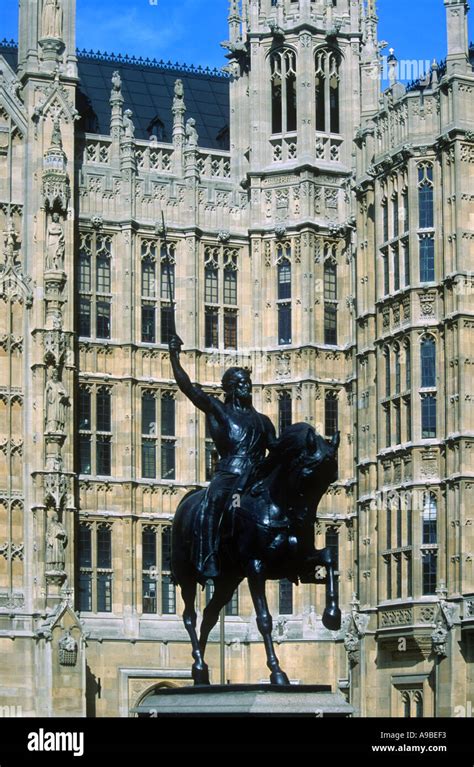 Richard I statue Old Palace Yard Houses of Parliament London England ...