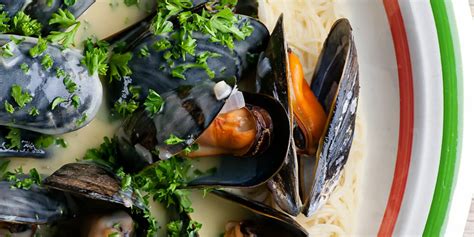 Mussels in Shallot Cream Sauce - Framed Cooks