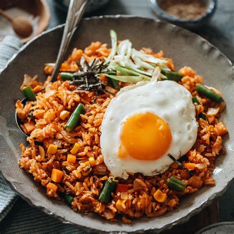 Easy Kimchi Fried Rice (Kimchi Bokkeumbap) - Omnivore's Cookbook