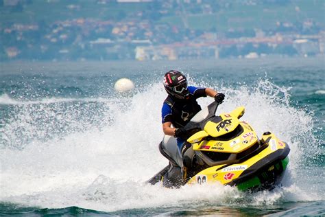 5 jet skiing in India | adventure water sports in India