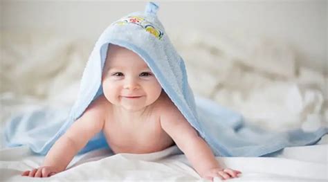 When does a baby smile for the first time and why? | Parenting News ...