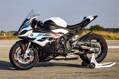 BMWモトラッド、ウイング装備の新型スーパーバイク『S1000RR』を発表 | autosport web