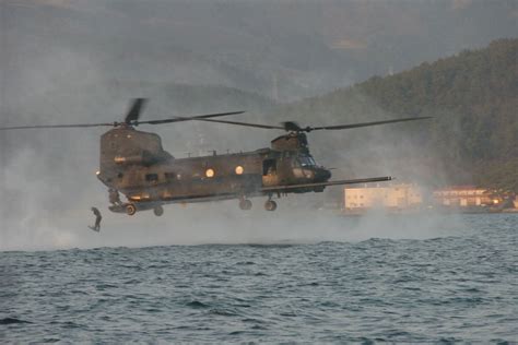 MH-47 Chinook | Military.com