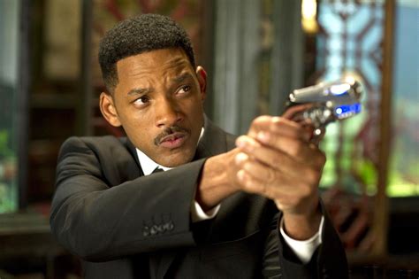 22 New Images of Men in Black 3 : Teaser Trailer