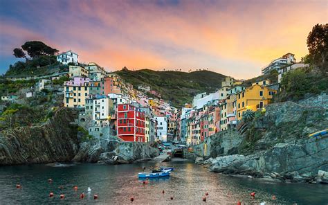 Cinque Terre, The Colorful City in Northern Italy - Traveldigg.com