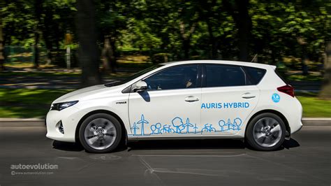 TOYOTA Auris Hybrid Review - autoevolution