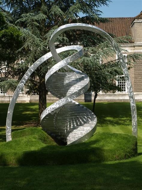 Cambridge, England: Clare College: DNA double helix sculpture ...