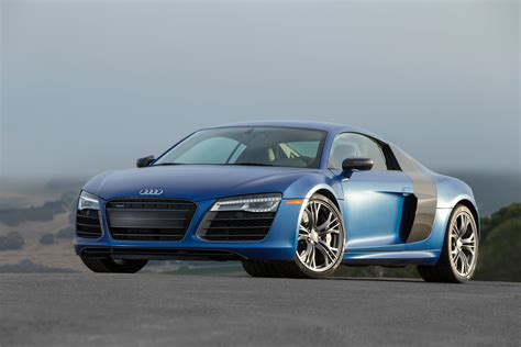 Audi R8 V10 Coupe quattro manual 2015 - International Price & Overview