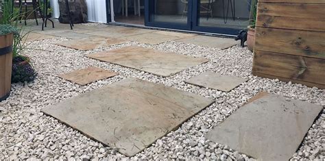 Combining Paving with Decorative Gravel and Stones - Stone Warehouse