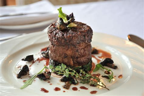 File:Beef fillet steak with mushrooms.jpg - Wikimedia Commons