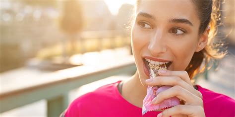 7 Best Low-Sugar Granola Bars - Healthiest Snack Bars in 2020