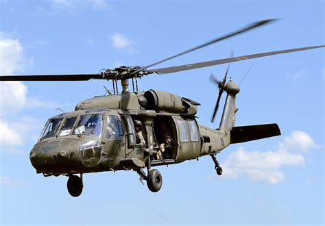 Sikorsky UH-60 Black Hawk - Wikipedia