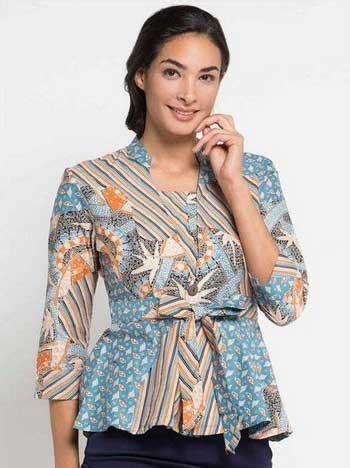 18 Inspirasi Baju Batik Wanita Terbaru Untuk Membantumu Tampil Cantik