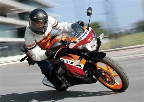 HONDA CBR125R Repsol (2012-Present) Specs, Performance & Photos ...