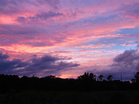 Purple clouds at sunset. : r/CLOUDS