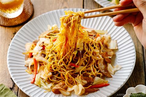 Yakisoba (Japanese Stir-Fried Noodles)(Video) 焼きそば • Simply One ...