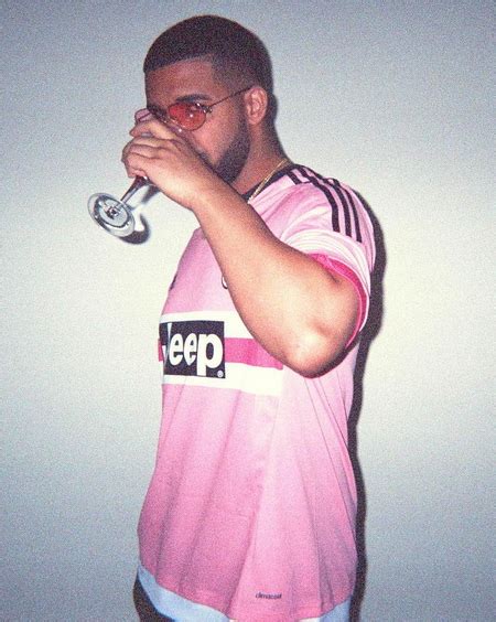 Drake Fans Say He Look Gay In Pink Jersey & Matching ...