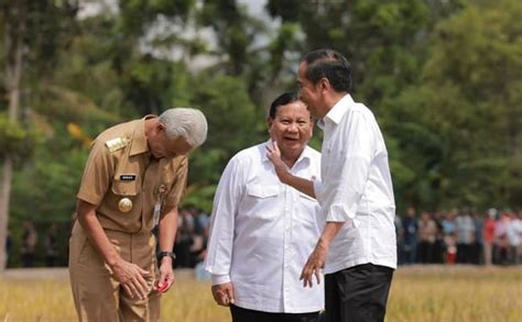 Motor Siapa Itu Parkir di Dekat Jokowi, Prabowo, dan Ganjar?